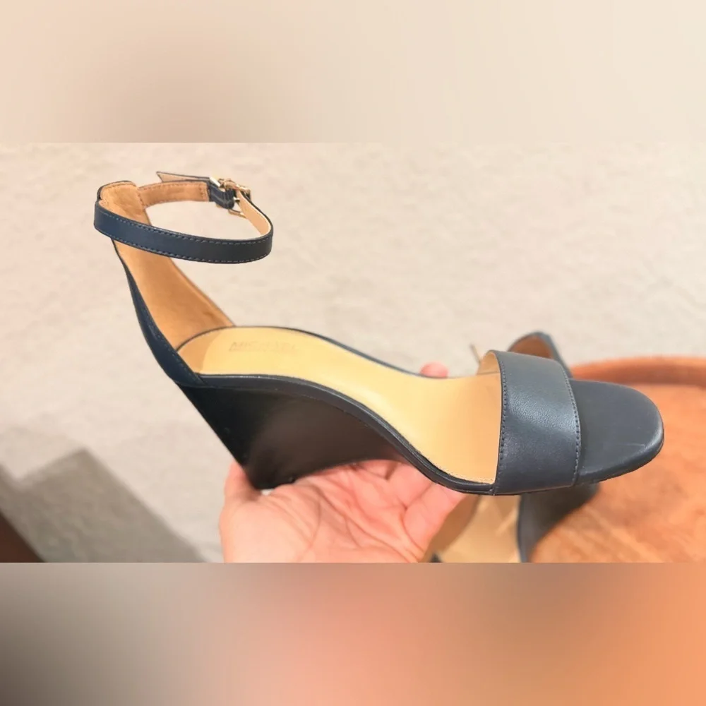 Women’s shoes